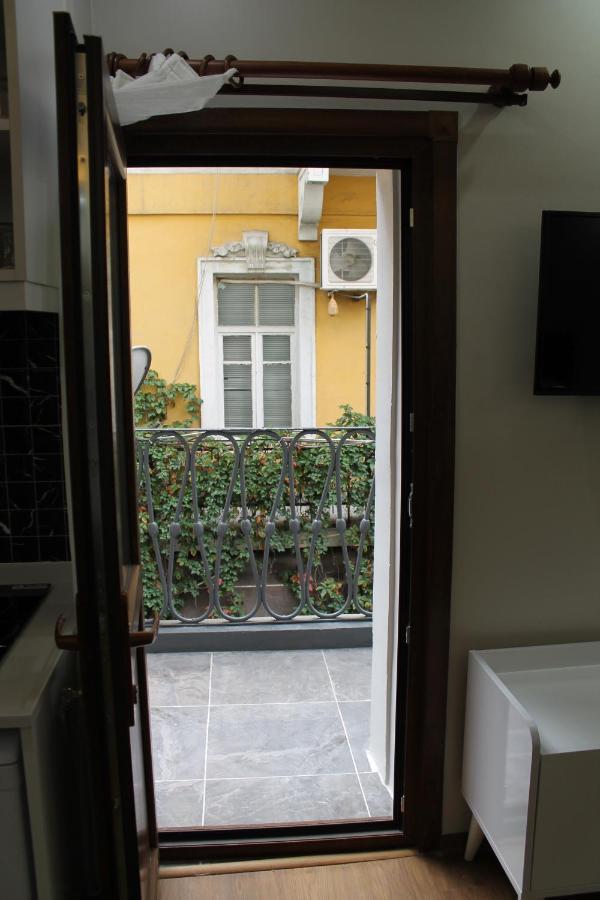 דירות איסטמבול Beyoglu Asmalimescit'Te Mobilyali Balkonlu Daire מראה חיצוני תמונה